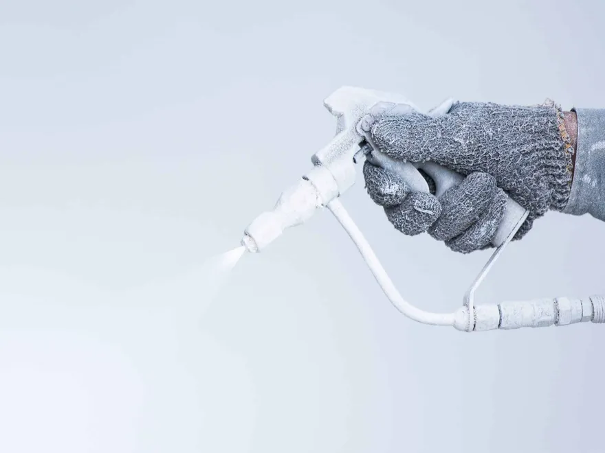 Painting a wall with an airless sprayer